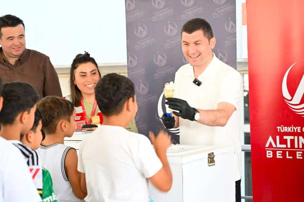 BAŞKAN TEPE’DEN KUR’AN KURSU ÖĞRENCİLERİNE DONDURMA SÜRPRİZİ