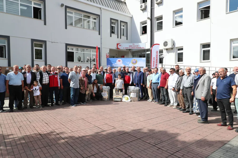 Vali Erol, Bal Süzme Makinesi Dağıtım Törenine Katıldı